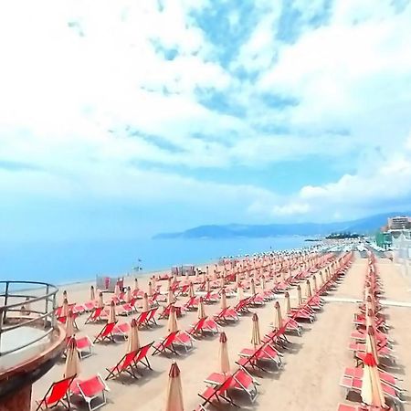 Tra Centro E Mare - Intero Appartamento Con Parcheggio Savona Bagian luar foto