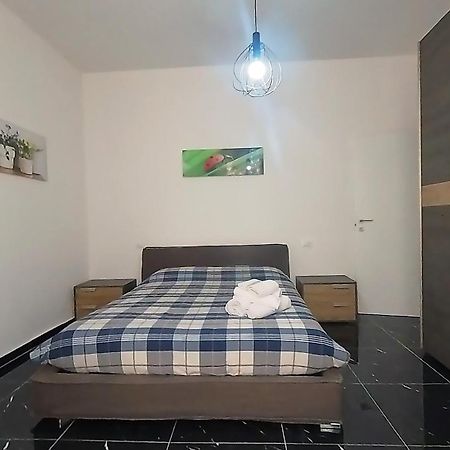 Tra Centro E Mare - Intero Appartamento Con Parcheggio Savona Bagian luar foto