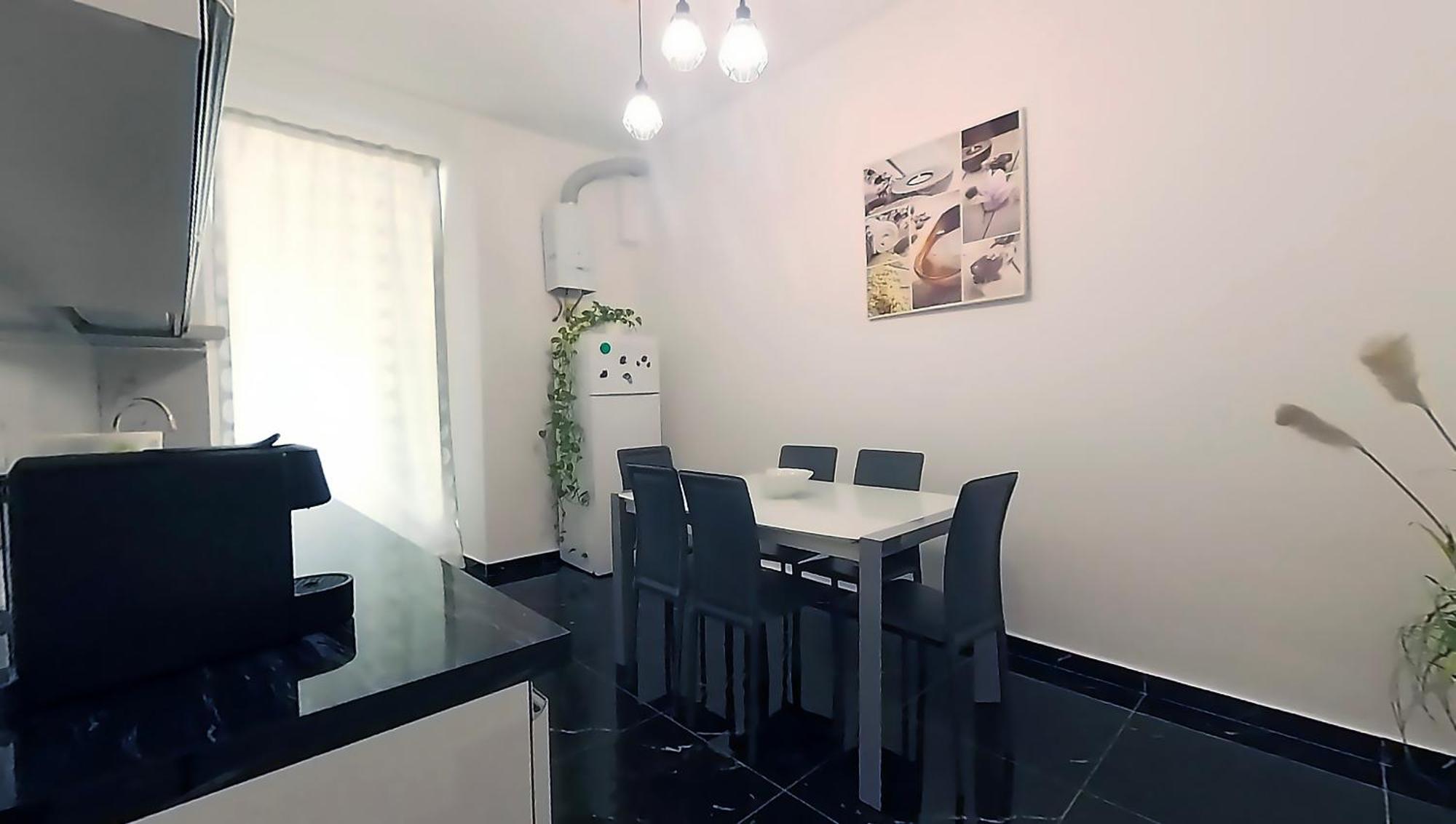 Tra Centro E Mare - Intero Appartamento Con Parcheggio Savona Bagian luar foto