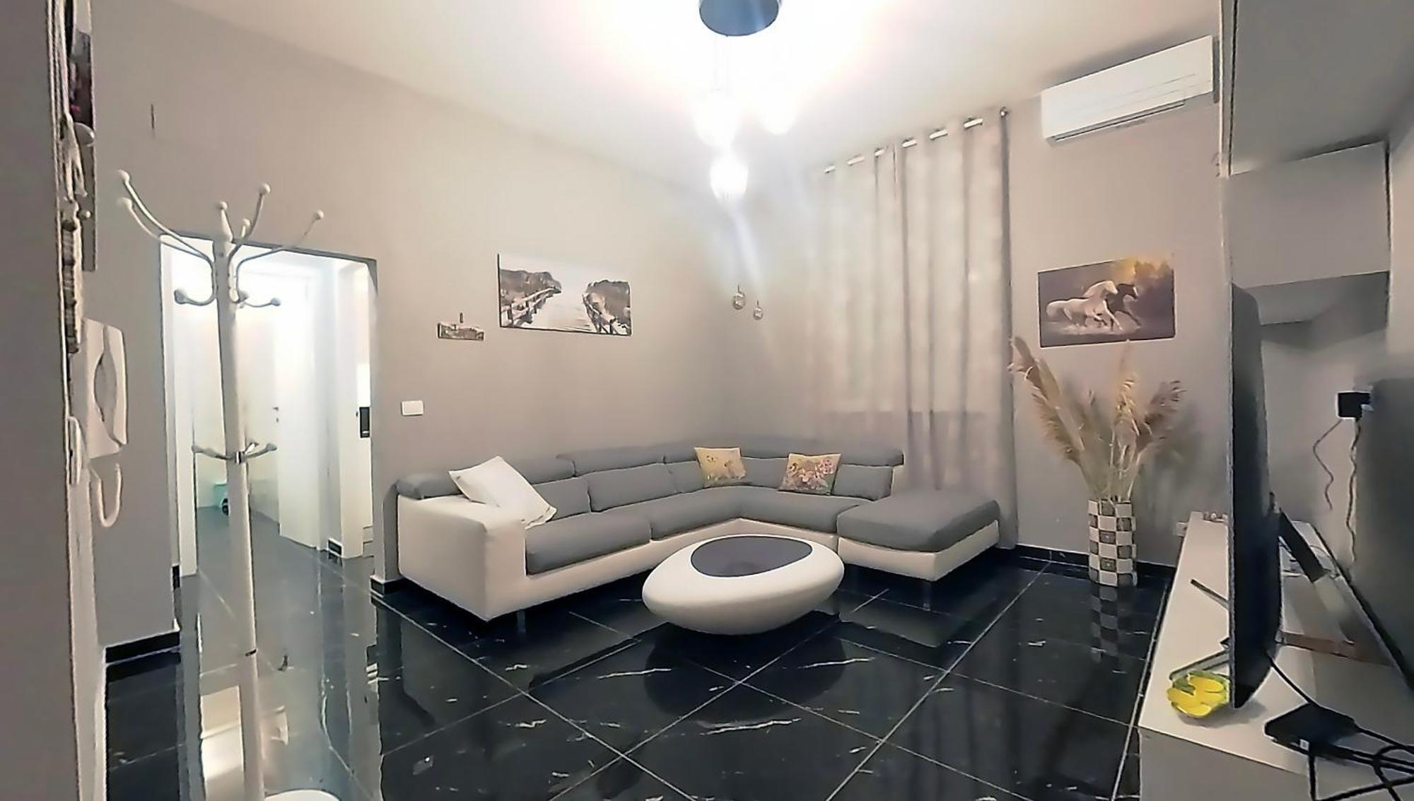 Tra Centro E Mare - Intero Appartamento Con Parcheggio Savona Bagian luar foto